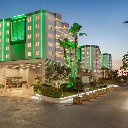 Hotel Wyndham Garden Lara 4*