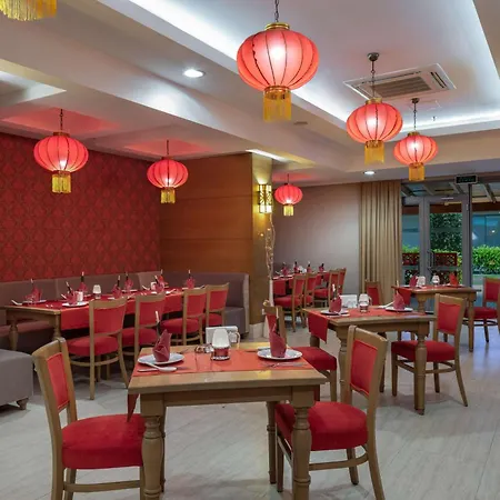 Hotel Wyndham Garden Lara 4*